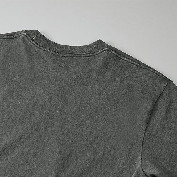 シームラインに現れるアタリやパッカリングがヴィンテージ感を演出