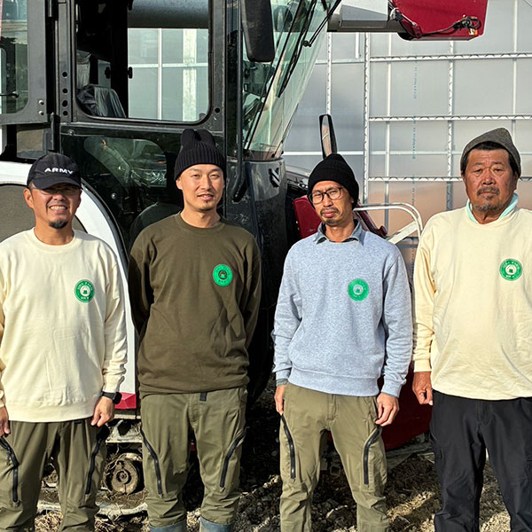 制作事例 006ミックスグレー、019ナチュラル、033オリーブ シルクスクリーンプリント 左胸プリントサイズ:W80×H80mm　プリントカラー:C-33グリーン