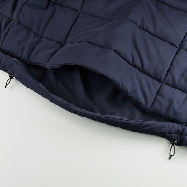 内側の裾部分にはプリント加工に便利なコンシールファスナー付き