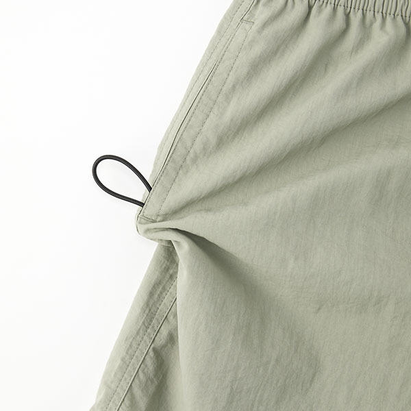 右ポケット内側にゴム紐付き